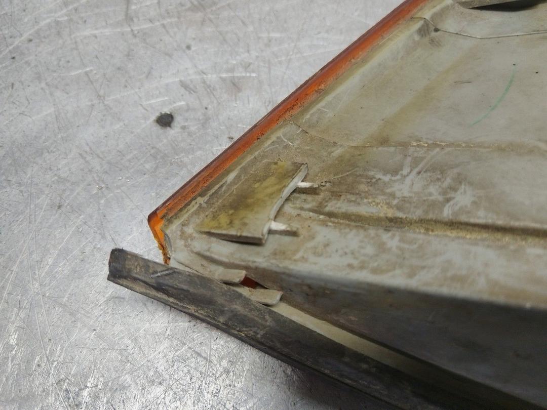 Поворотник правый 9MCK6U Audi 100 - Фото 4