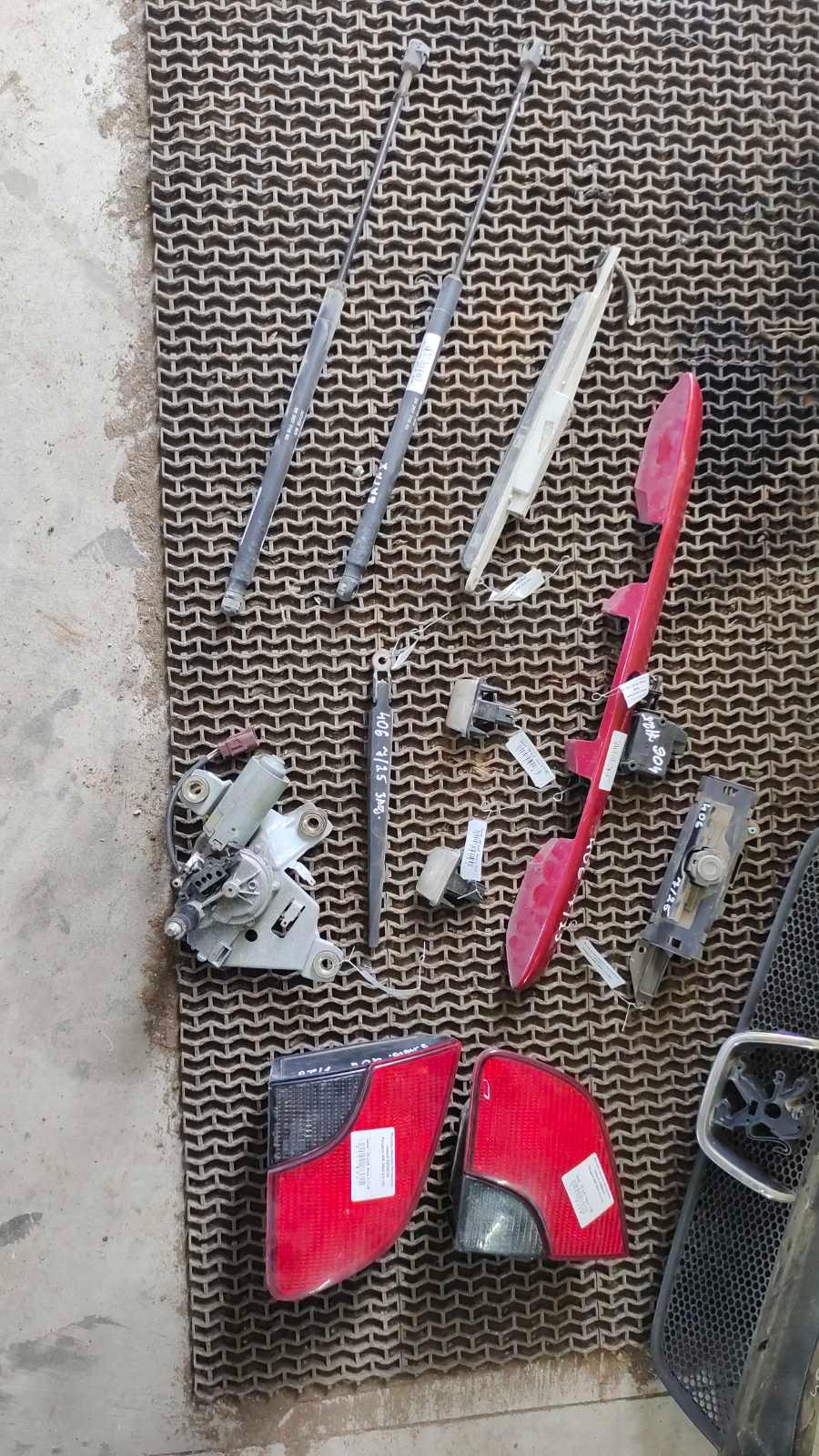 Фонарь крышки багажника левый D2UM1M Peugeot 406 - Фото 1