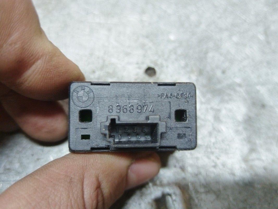 Кнопка стеклоподъемника переднего правого NOI4F3 BMW 5 E39 купить в магазине запчастей бу