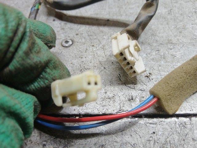 Проводка двери задней левой HQ2DOS Toyota Corolla купить на авторазборке