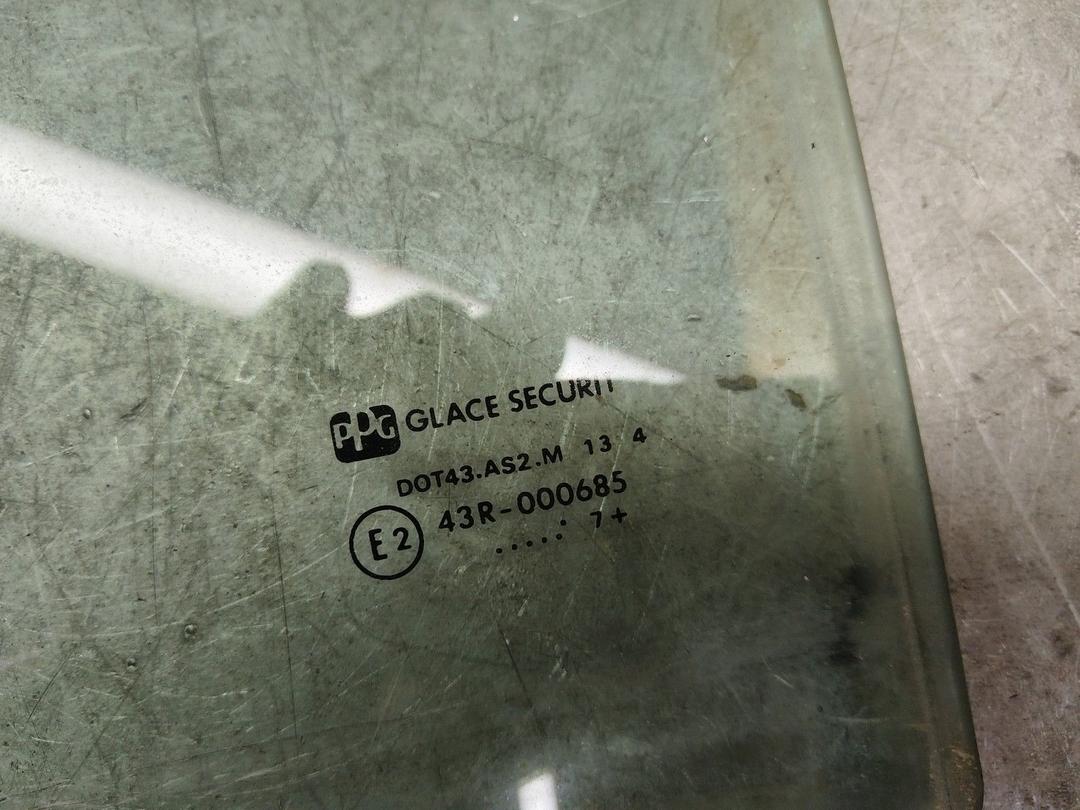 Стекло двери задней правой D83ESD Citroen Evasion - Фото 2