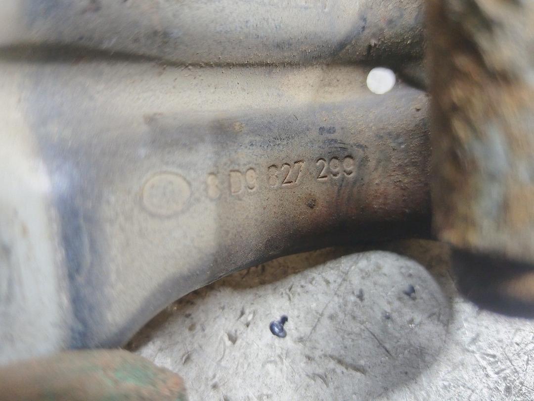 Петля крышки багажника E7064M Audi A4 купить в магазине запчастей бу