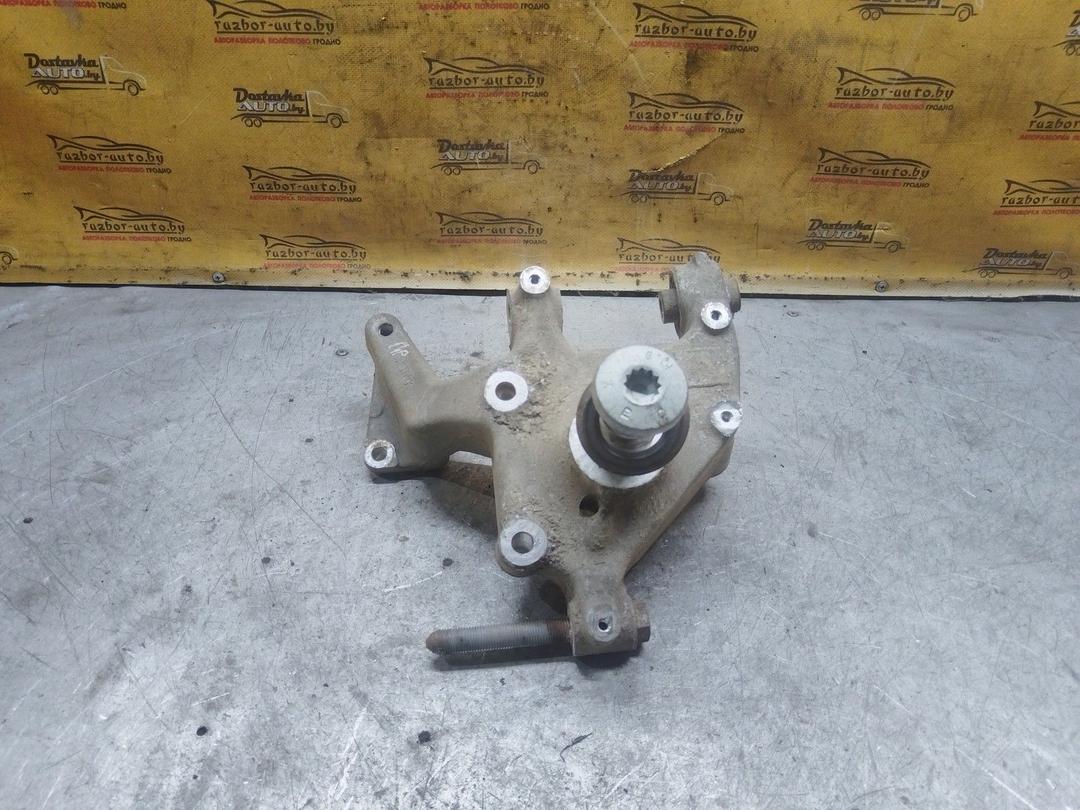 Кулак задний правый M2EUJM Volkswagen Passat - Фото 4