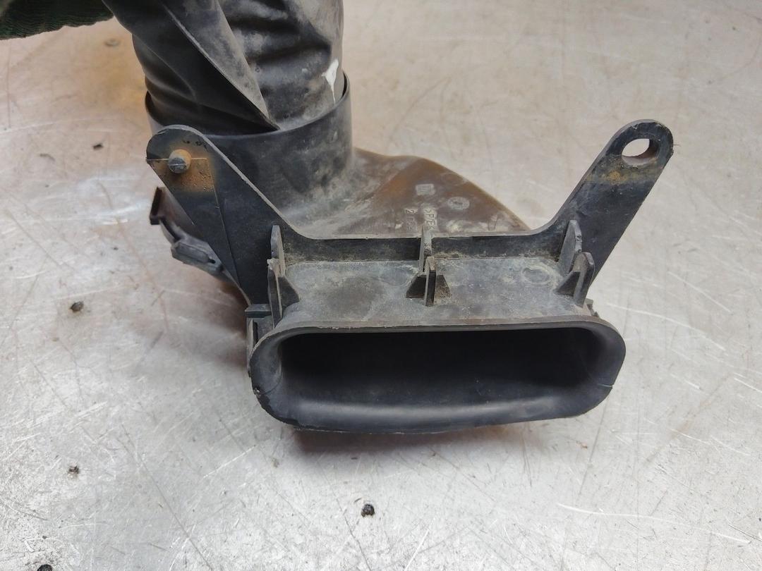 Патрубок воздушного фильтра EE86WB Peugeot 307 купить с доставкой