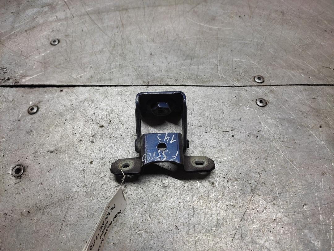 Петля крышки багажника HY5W14 Fiat Stilo купить