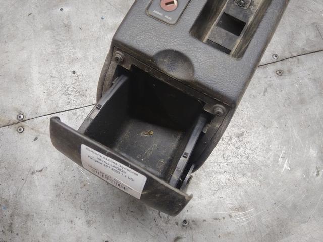 Консоль салона (кулисная часть) LWQ82U Peugeot 307 купить в магазине запчастей бу