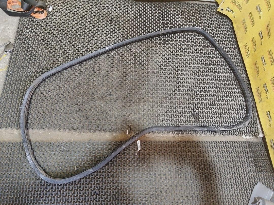 Уплотнитель двери сдвижной V111QL Volkswagen Caddy