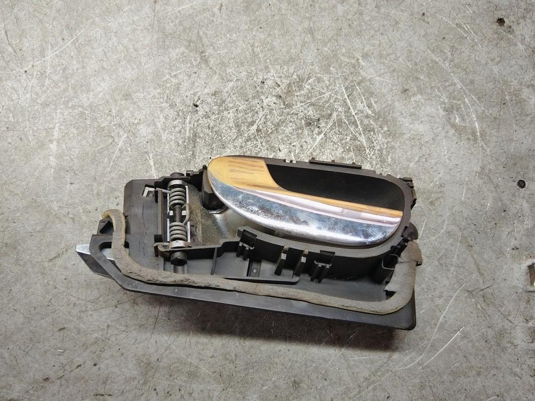 Ручка внутренняя передняя левая 4EOLP6 Peugeot 307