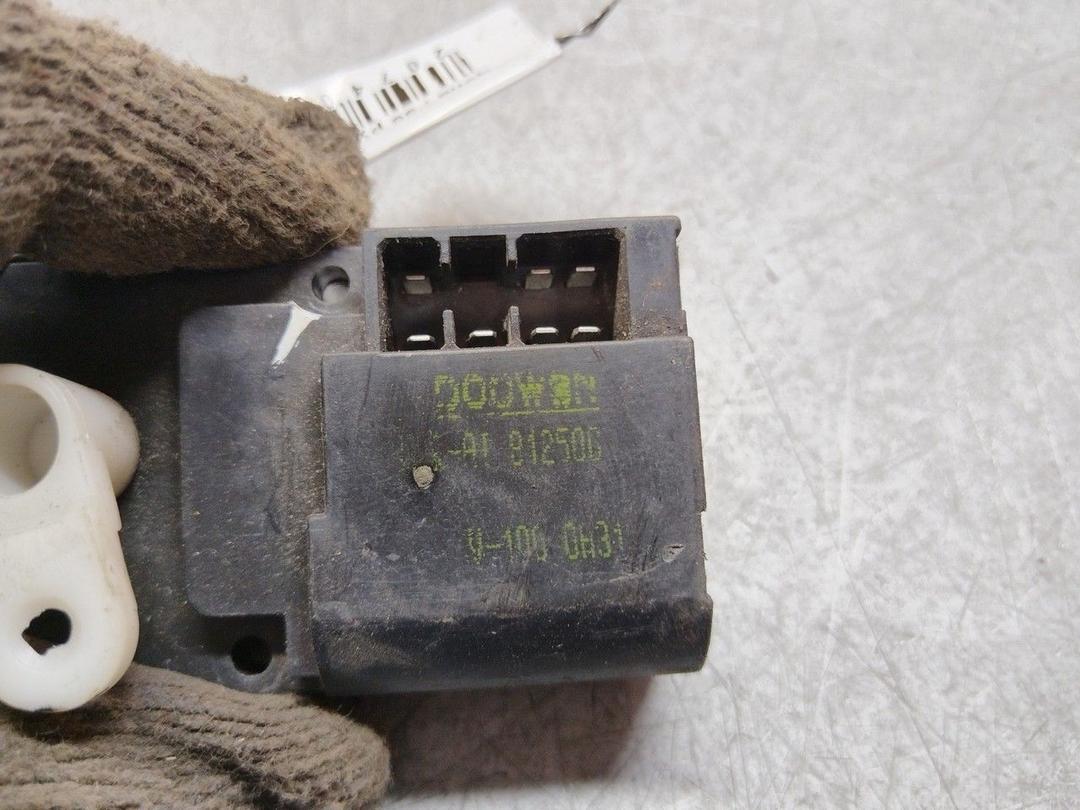 Моторчик заслонки печки S9D26H Subaru Forester купить в магазине запчастей бу