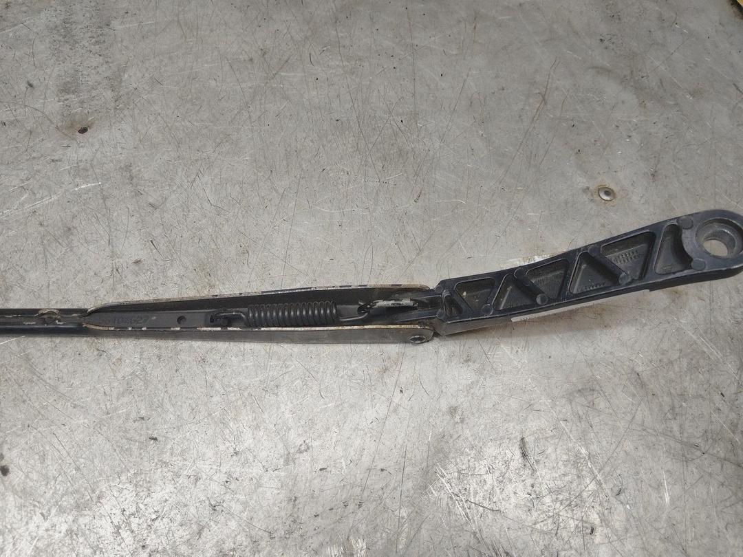 Щеткодержатель (поводок стеклоочистителя, дворник) VITC31 Honda Accord купить с доставкой