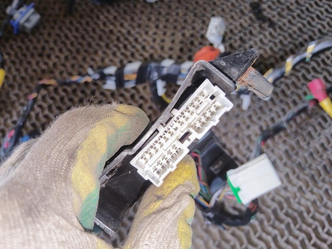 Проводка салона HUC767 Mitsubishi Carisma купить с доставкой