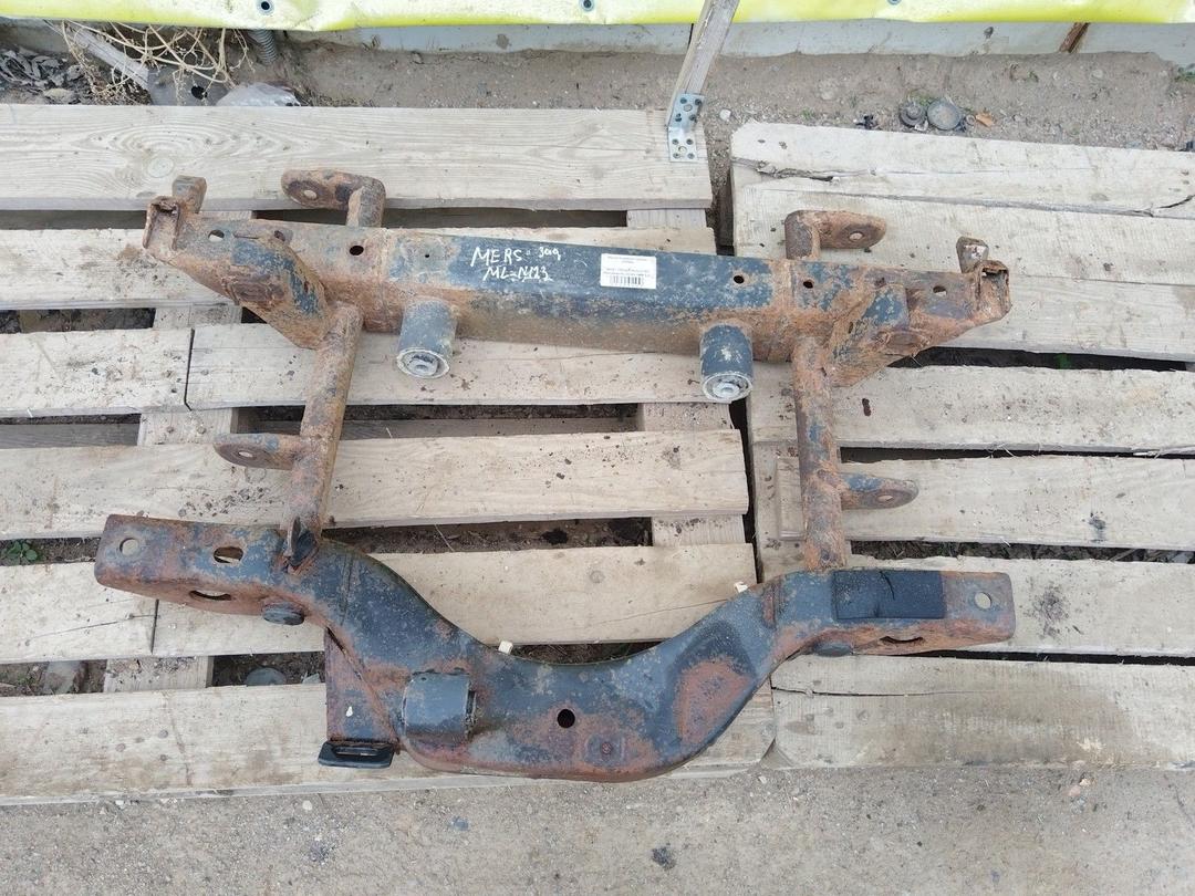 Балка подвески задняя LF0NHJ Mercedes ML W163