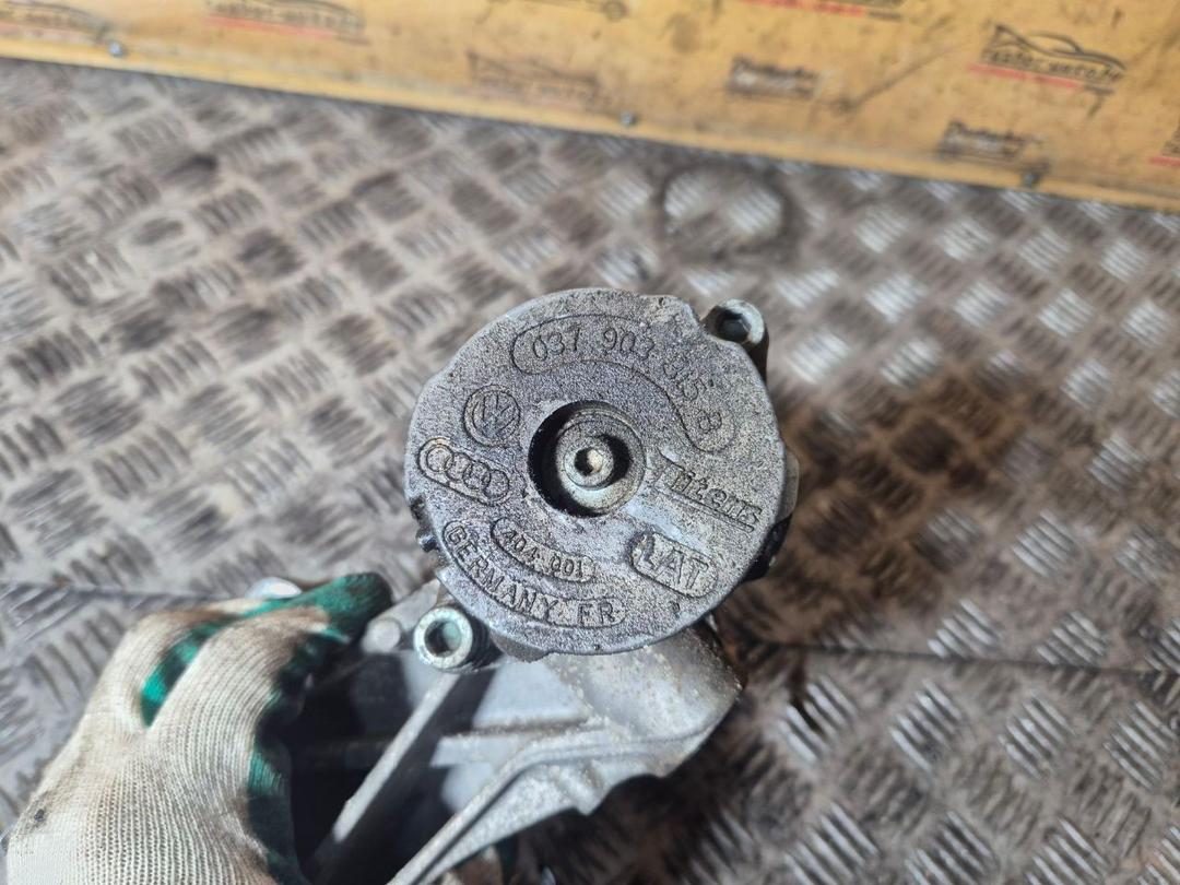 Кронштейн генератора 67T4JS Volkswagen Passat купить