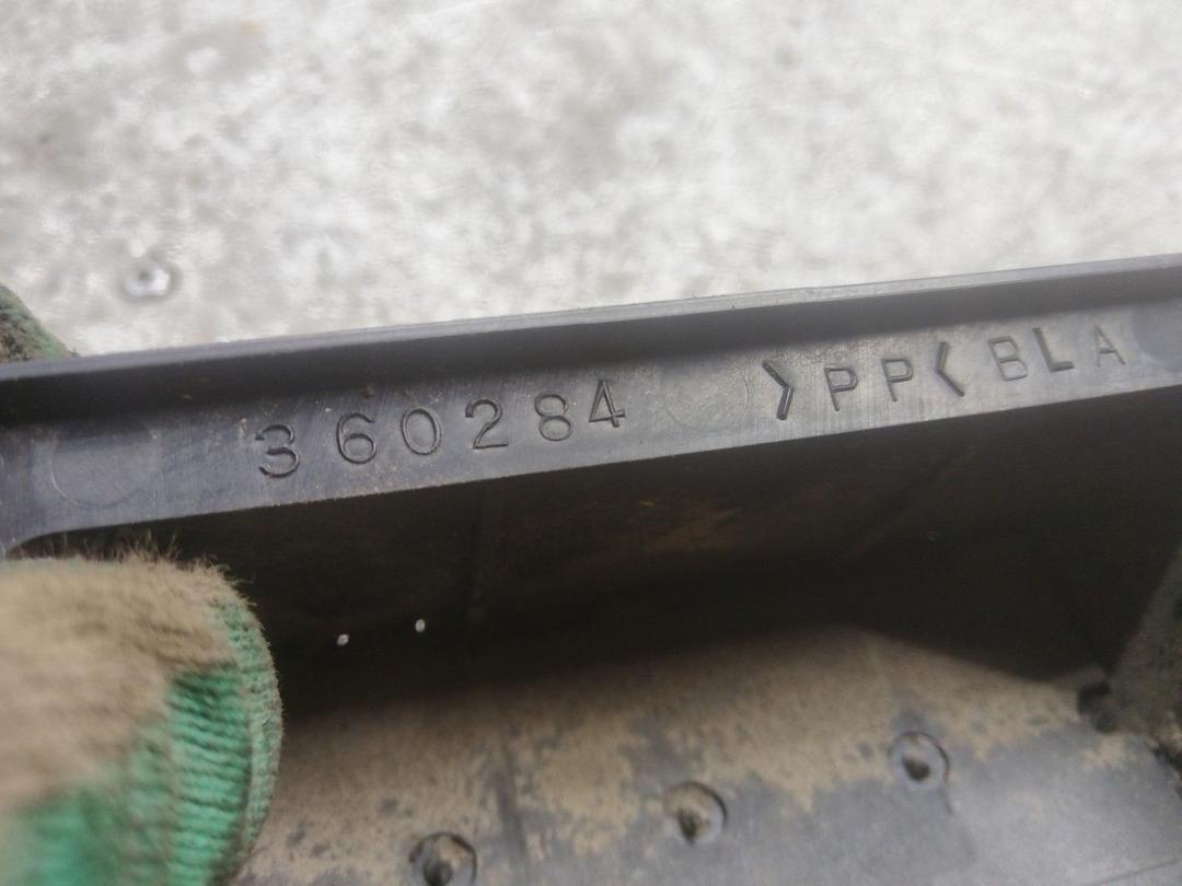 Решетка вентиляции кузова 8G1YKE Mitsubishi Grandis купить в магазине запчастей бу