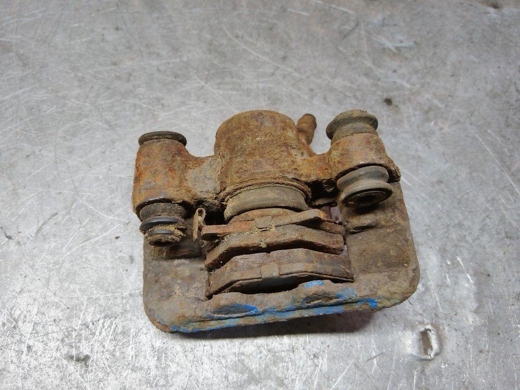 Суппорт задний левый 9QM0QW Toyota Corolla Verso - Фото 4