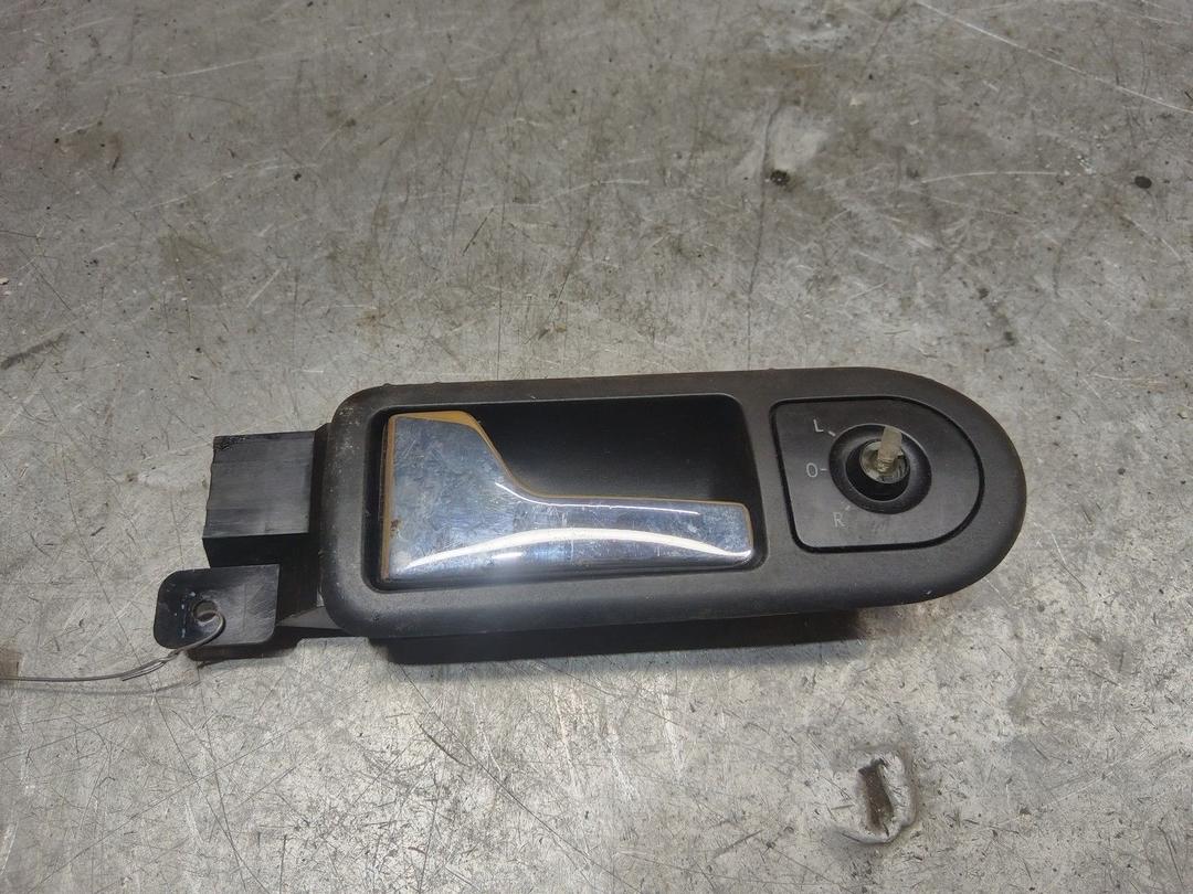 Ручка внутренняя передняя левая F8ETLP Volkswagen Golf