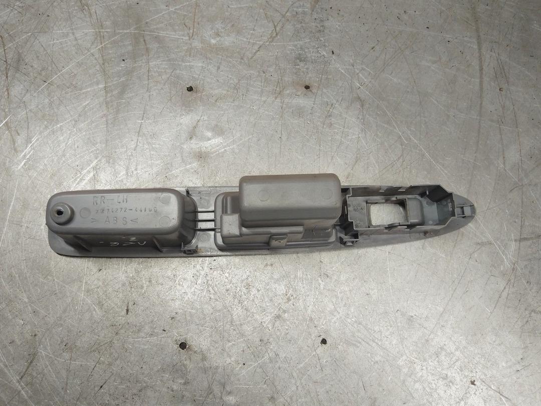 Пепельница A31OU1 Toyota Avensis Verso купить с доставкой