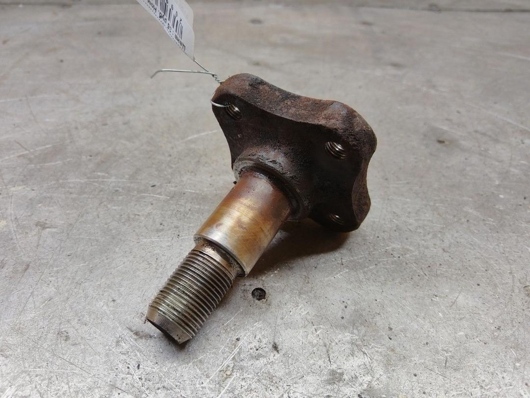 Цапфа задняя (ось ступицы) 8V6QLR Nissan Note - Фото 1