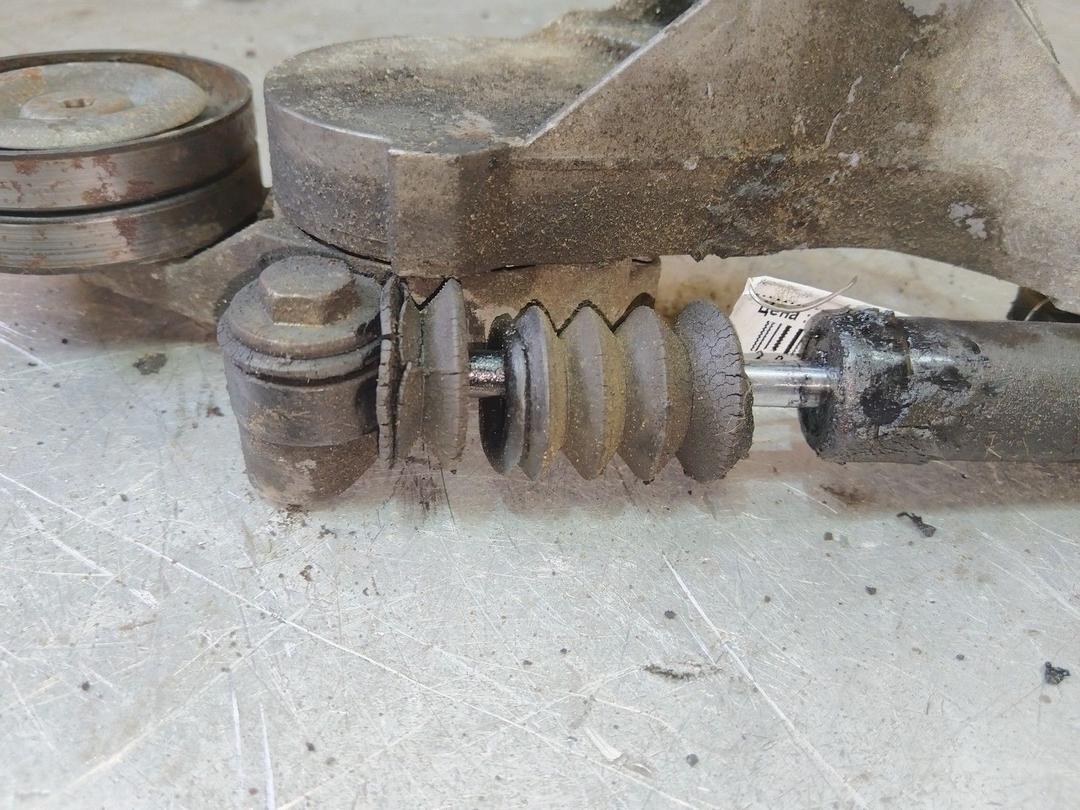 Натяжитель ремня генератора D81N8D Volkswagen Golf - Фото 4