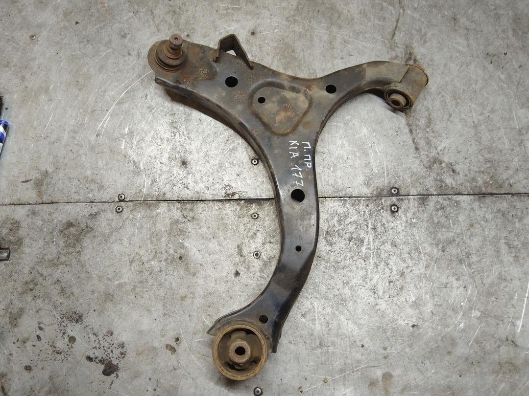 Рычаг передний правый 85912T Kia Sorento