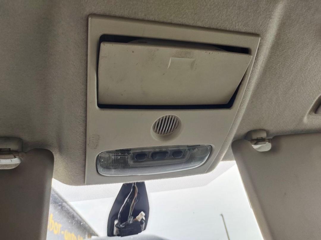 Фонарь салона (плафон) 7P7701 Ford C-Max