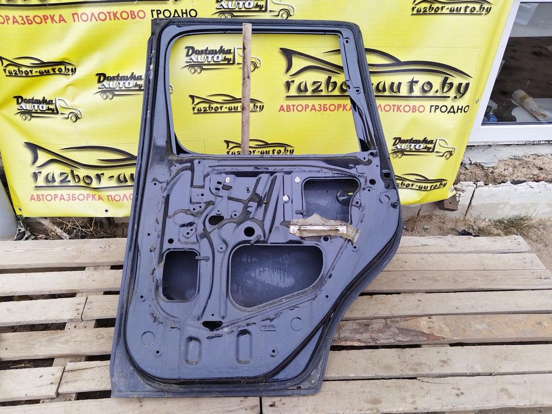 Дверь задняя правая MGB889 Toyota Yaris Verso купить в магазине запчастей бу