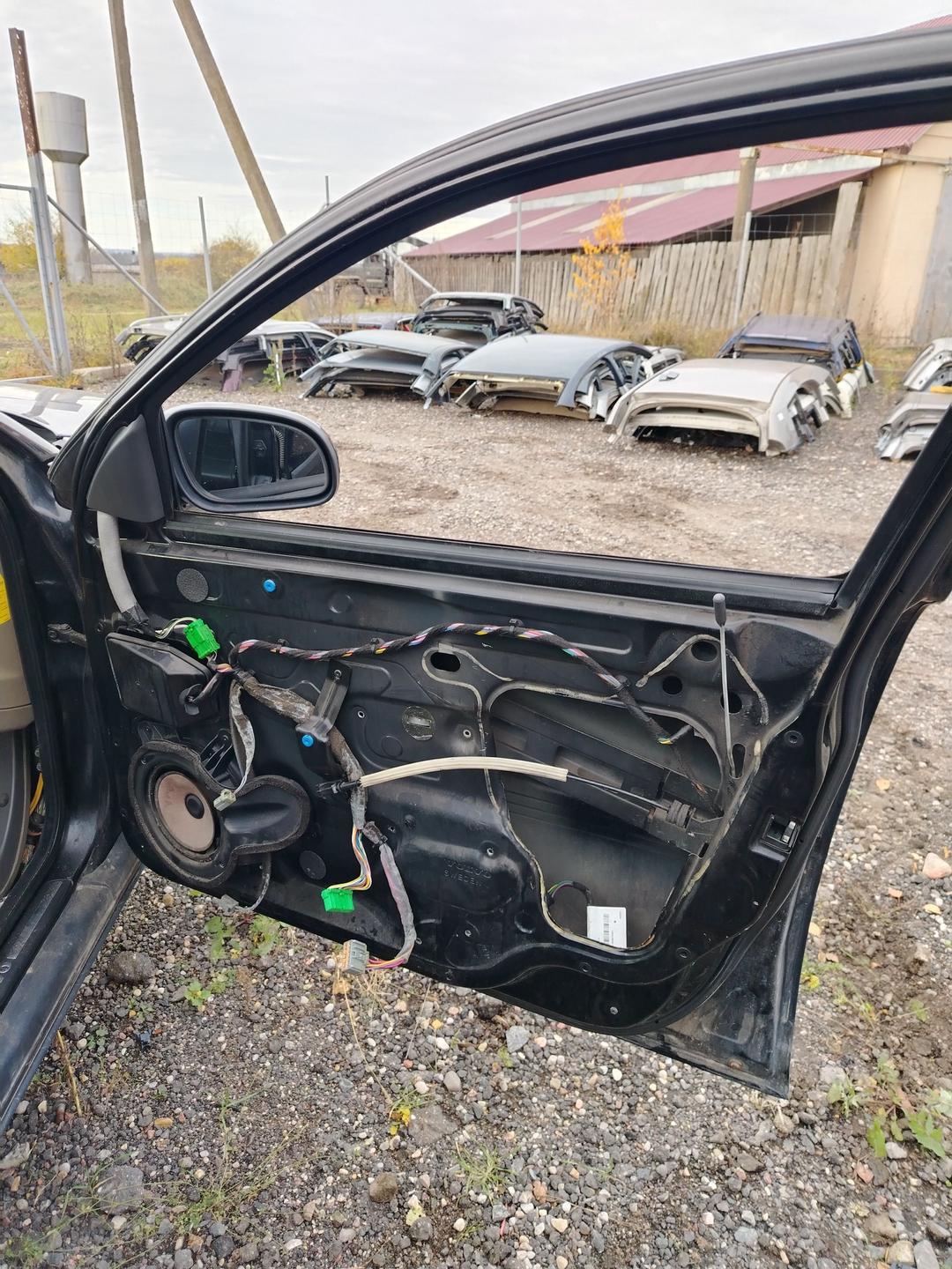 Уплотнитель двери передней правой V3R4QS Volvo S60