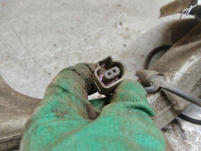 Кулак поворотный левый VR5CRQ Audi A4 купить в магазине запчастей бу