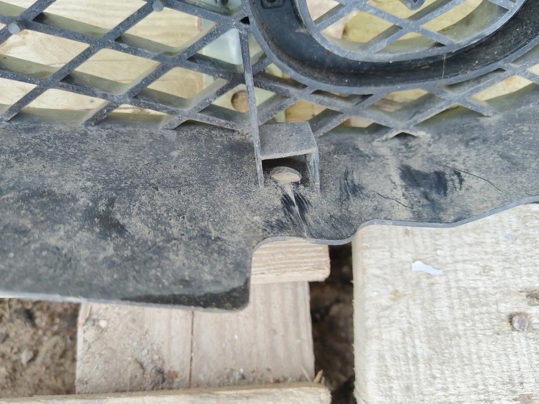 Решетка радиатора XIKPAW Mazda Premacy купить с доставкой