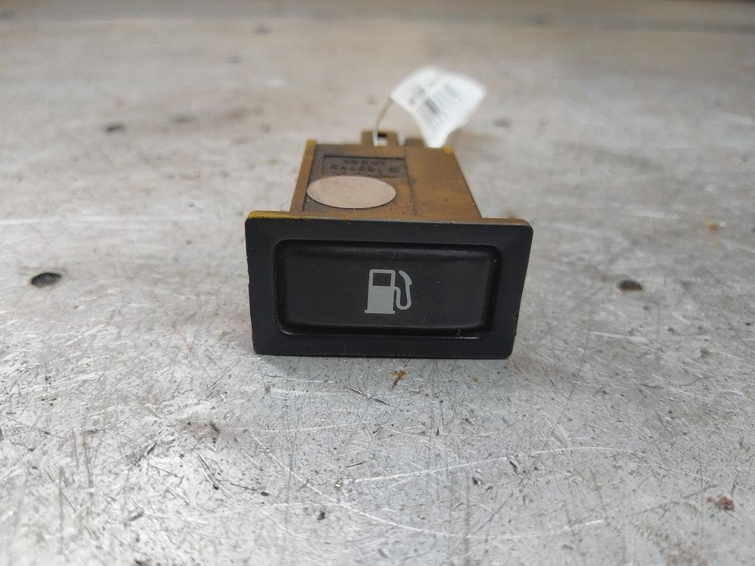 Кнопка открытия лючка топливного бака 537OTH Toyota Avensis - Фото 1