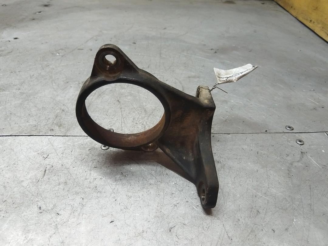 Кронштейн полуоси BK3KP4 Toyota Avensis - Фото 1