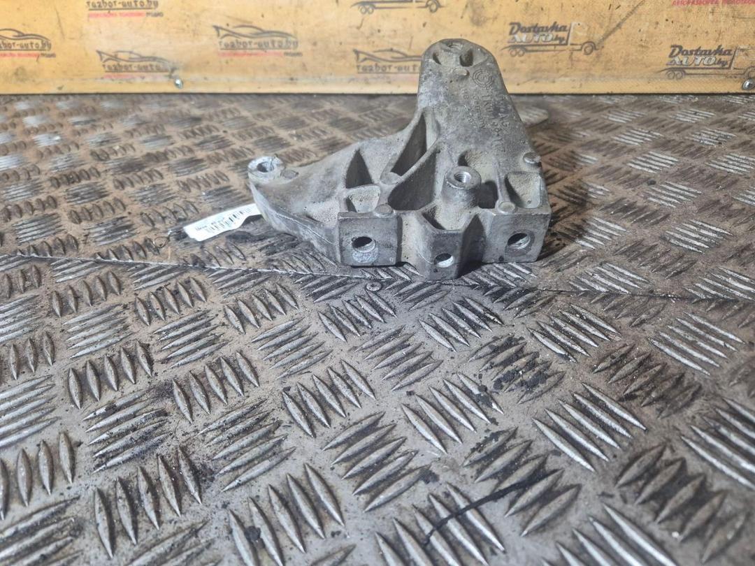 Кронштейн КПП XQ1FYX Volkswagen Caddy купить с доставкой