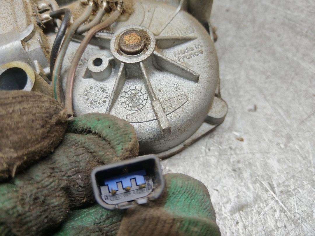 Моторчик заднего стеклоочистителя (дворника) 57UMVL Chrysler Voyager купить на авторазборке