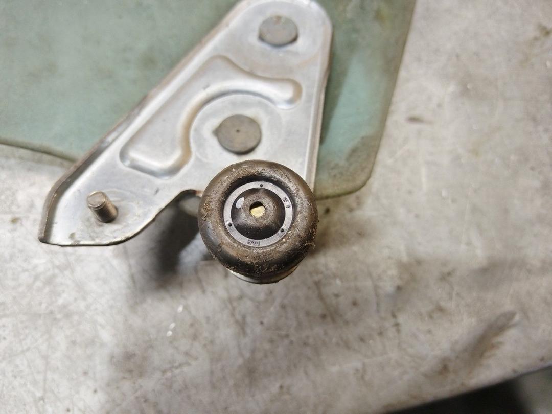 Стекло двери передней правой 65U851 Subaru Forester купить в магазине запчастей бу