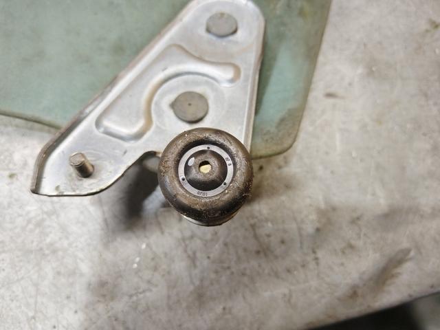 Стекло двери передней правой 65U851 Subaru Forester купить в магазине запчастей бу