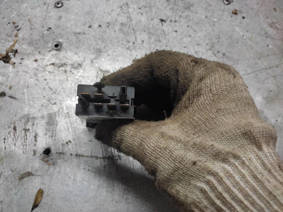 Кнопка подогрева заднего стекла 2JBU24 Audi A3 - Фото 3