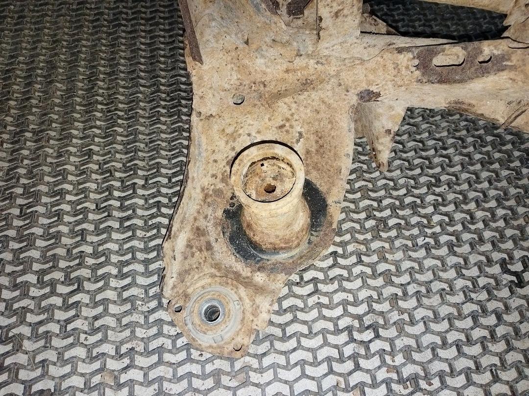 Балка подвески задняя E7YLUR Mazda 6 купить на авторазборке