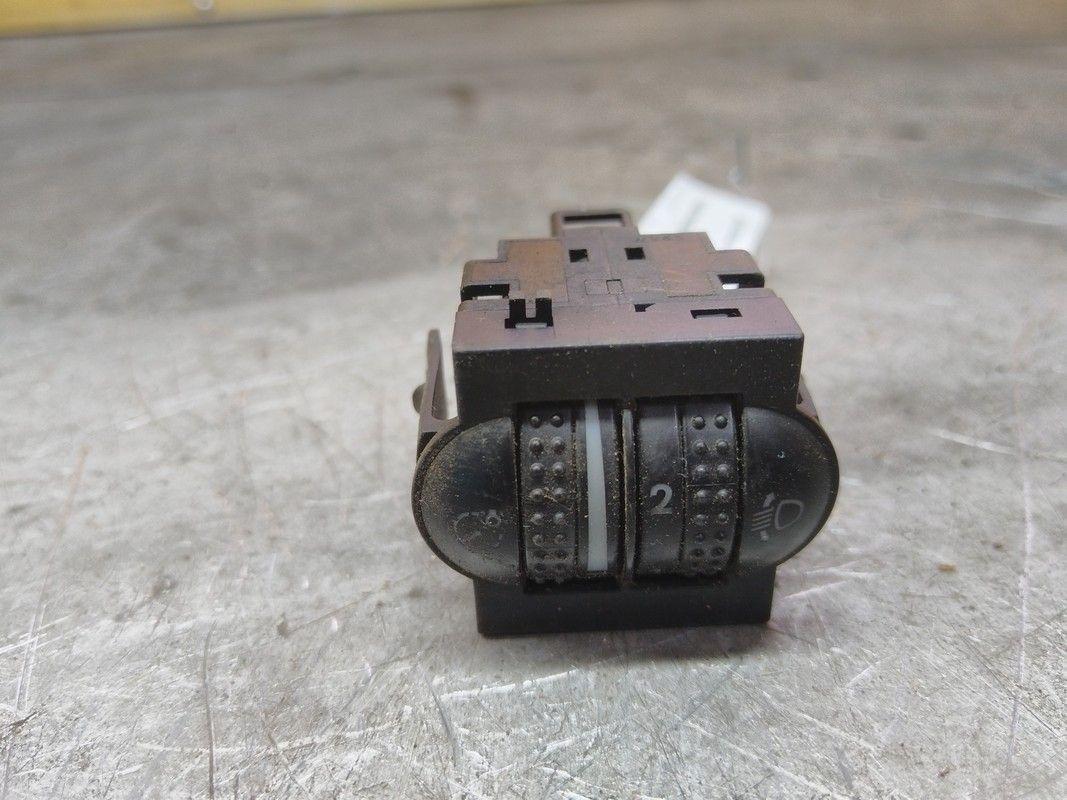 Кнопка корректора фар RM2UAF Volkswagen Passat - Фото 1
