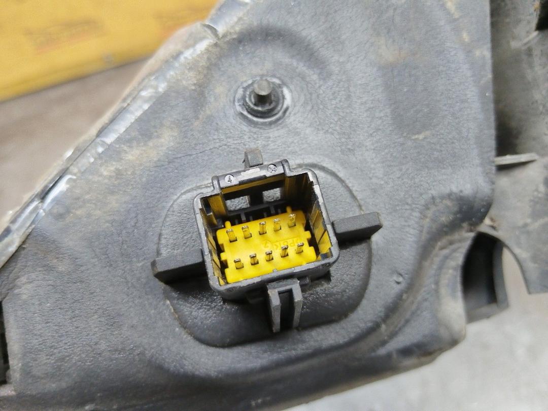 Зеркало наружное правое IQD673 Renault Scenic купить в магазине запчастей бу