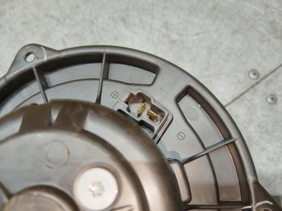 Моторчик печки 8CI87J Toyota Avensis купить в магазине запчастей бу