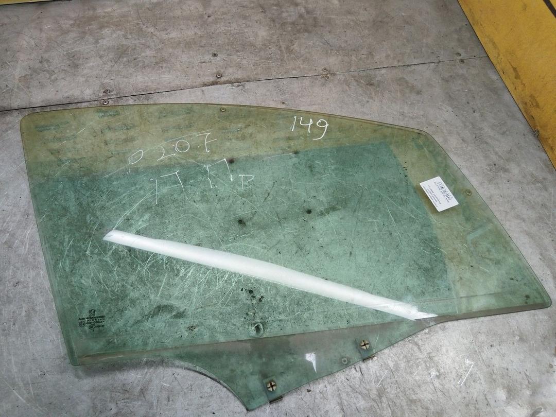 Стекло двери передней правой 04NLYT Peugeot 207