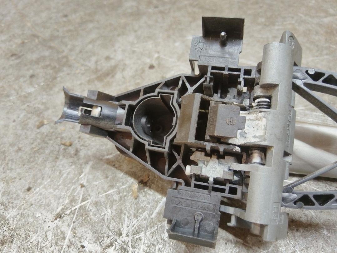 Ручка наружная задняя правая 6FDR2G Volvo XC70 купить в магазине запчастей бу