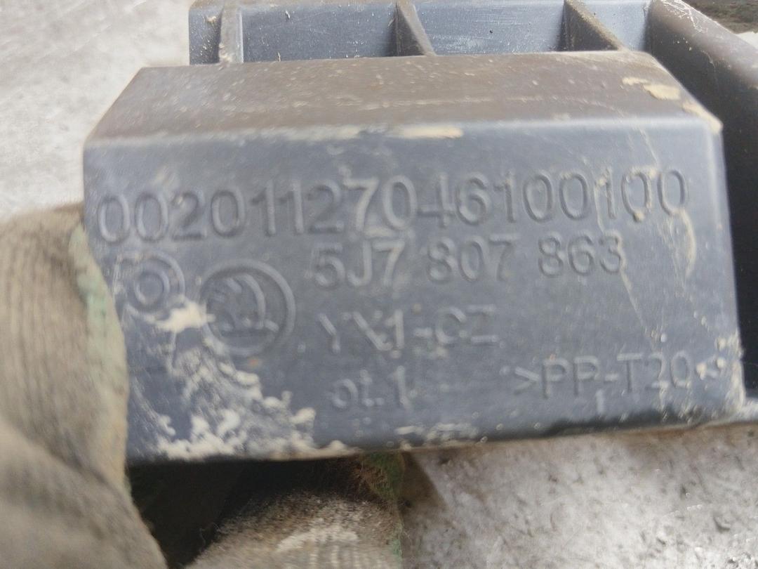 Кронштейн крепления бампера заднего 3AYFCO Skoda Roomster купить в магазине запчастей бу