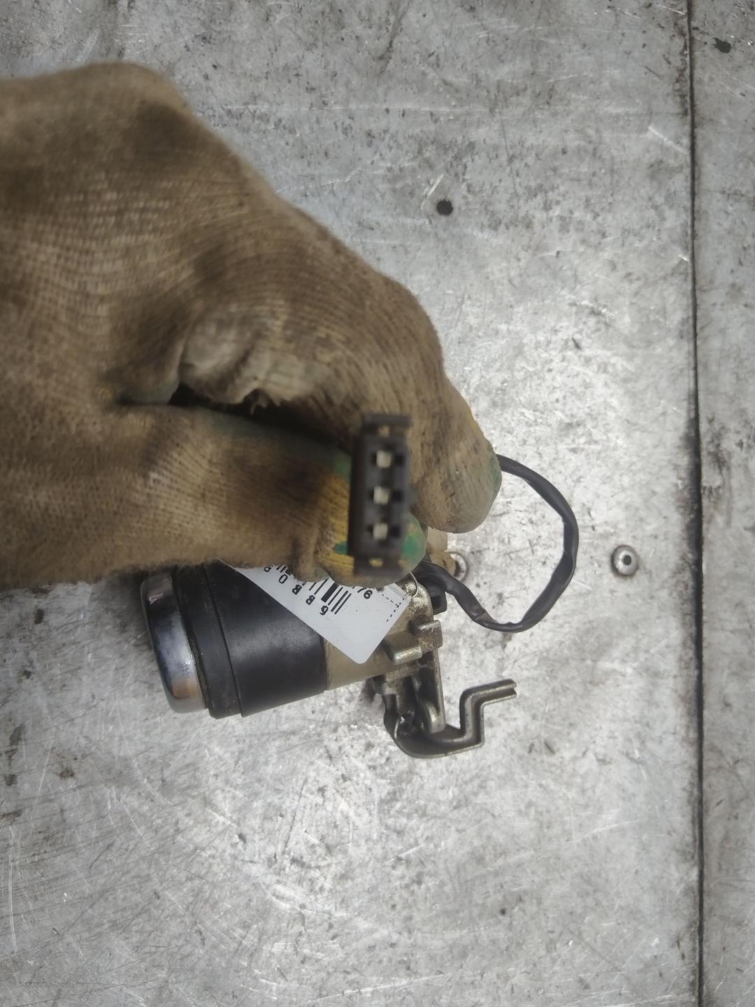 Кнопка открытия багажника ZQ3Q07 Audi 80 купить в магазине запчастей бу