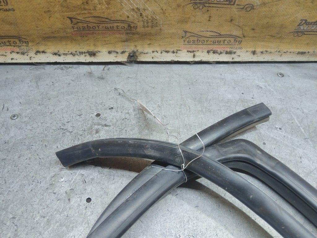 Уплотнитель двери задней левой D4WUSG Toyota Corolla Verso - Фото 4