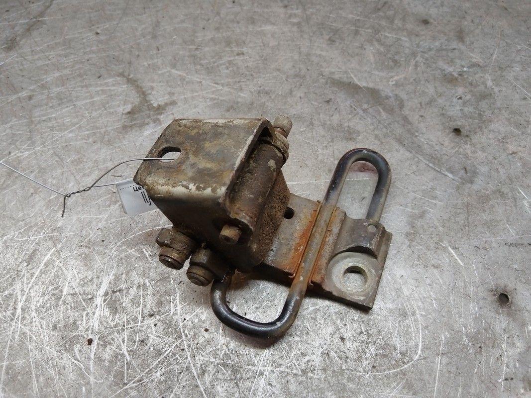 Петля двери передней правой R176Y8 Volkswagen Passat купить