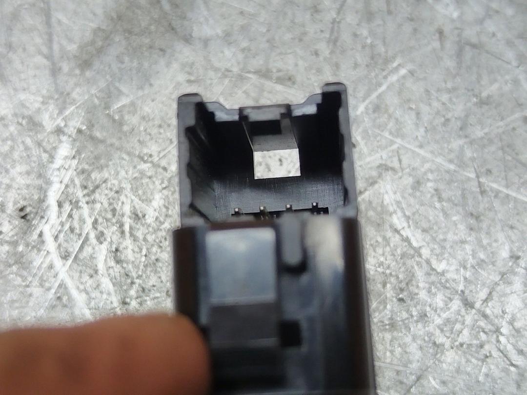 Кнопка центрального замка 6LLKO9 Ford Fusion купить с доставкой