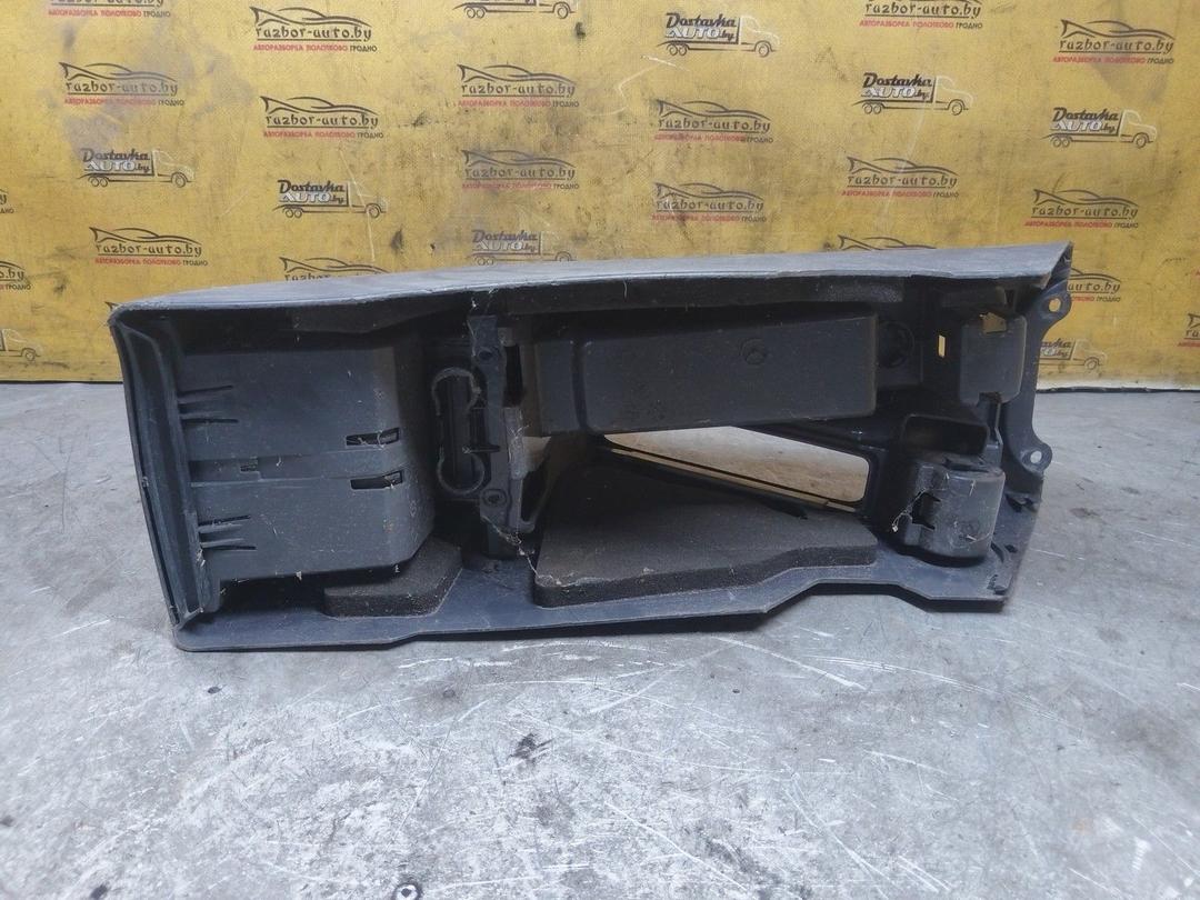 Подлокотник 3GWR4J Volvo V40 купить в магазине запчастей бу