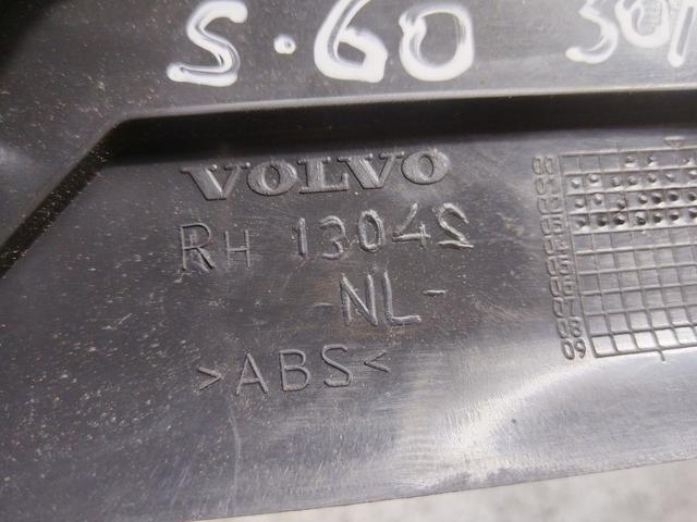 Накладка на порог внутренняя передняя правая PEK8U0 Volvo S60 купить на авторазборке