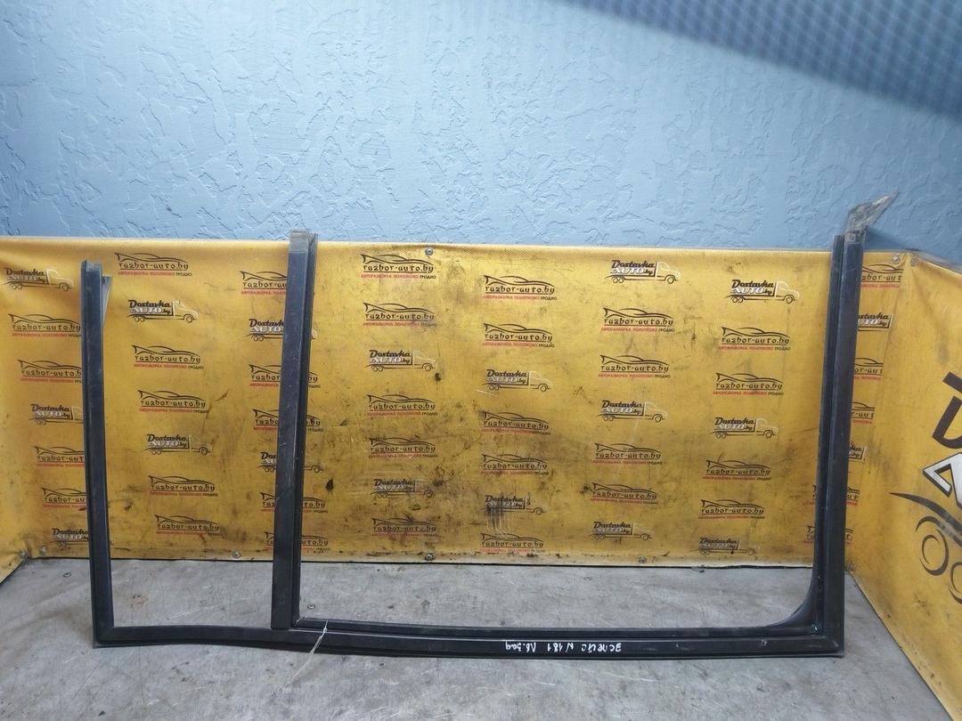 Уплотнитель стекла задней левой двери  0721YW Renault Espace